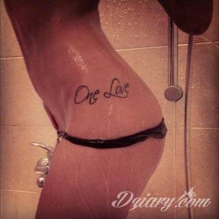 Tatuaże z imionami uważane są za jedną z najbardziej osobistych form ozdoby ciała. Imiona - opisywane kursywą czy specyficzną czcionką - przepięknie wyglądają w zestawach. Tworzone w ten sposób opisane imiona dzieci na skórze to wyjątkowa pamiątka na całe życie. 