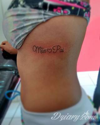 Tatuaże z imionami uważane są za jedną z najbardziej osobistych form ozdoby ciała. Imiona - opisywane kursywą czy specyficzną czcionką - przepięknie wyglądają w zestawach. Tworzone w ten sposób opisane imiona dzieci na skórze to wyjątkowa pamiątka na całe życie. 