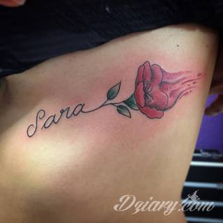 Tatuaże z imionami uważane są za jedną z najbardziej osobistych form ozdoby ciała. Imiona - opisywane kursywą czy specyficzną czcionką - przepięknie wyglądają w zestawach. Tworzone w ten sposób opisane imiona dzieci na skórze to wyjątkowa pamiątka na całe życie. 