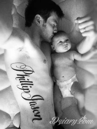 Tatuaże z imionami uważane są za jedną z najbardziej osobistych form ozdoby ciała. Imiona - opisywane kursywą czy specyficzną czcionką - przepięknie wyglądają w zestawach. Tworzone w ten sposób opisane imiona dzieci na skórze to wyjątkowa pamiątka na całe życie. 