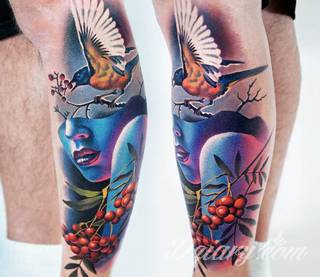 Środowisko, natura, flora i fauna - one tworzą inspirację do tatuaży nawiązujących do otoczenia nieskażonego cywilizacją. Grafiki opierające się na naturze to zawsze imponująca kolorystyka, która oczarowuje drobiazgowością zastosowanego wzornictwa. 