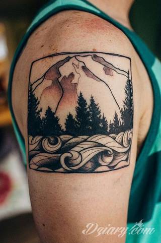 Środowisko, natura, flora i fauna - one tworzą inspirację do tatuaży nawiązujących do otoczenia nieskażonego cywilizacją. Grafiki opierające się na naturze to zawsze imponująca kolorystyka, która oczarowuje drobiazgowością zastosowanego wzornictwa. 