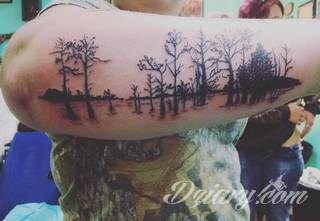 Środowisko, natura, flora i fauna - one tworzą inspirację do tatuaży nawiązujących do otoczenia nieskażonego cywilizacją. Grafiki opierające się na naturze to zawsze imponująca kolorystyka, która oczarowuje drobiazgowością zastosowanego wzornictwa. 