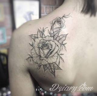 Środowisko, natura, flora i fauna - one tworzą inspirację do tatuaży nawiązujących do otoczenia nieskażonego cywilizacją. Grafiki opierające się na naturze to zawsze imponująca kolorystyka, która oczarowuje drobiazgowością zastosowanego wzornictwa. 