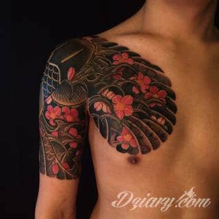 Tatuaże inspirowane Japonią oddają klimat kraju kwitnącej wiśni. Niepokoją kolorami, relaksują tonacją, pobudzają agresją płynącą wprost z niebezpiecznych oczu japońskich tygrysów. 