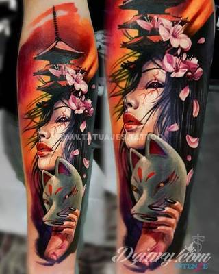 Tatuaże inspirowane Japonią oddają klimat kraju kwitnącej wiśni. Niepokoją kolorami, relaksują tonacją, pobudzają agresją płynącą wprost z niebezpiecznych oczu japońskich tygrysów. 