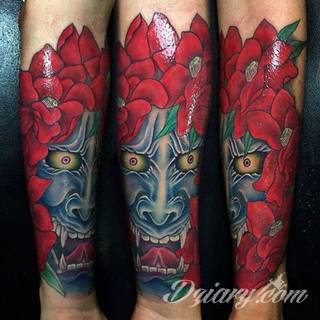 Tatuaże inspirowane Japonią oddają klimat kraju kwitnącej wiśni. Niepokoją kolorami, relaksują tonacją, pobudzają agresją płynącą wprost z niebezpiecznych oczu japońskich tygrysów. 