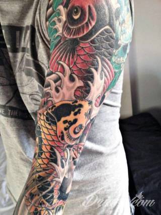 Tatuaże inspirowane Japonią oddają klimat kraju kwitnącej wiśni. Niepokoją kolorami, relaksują tonacją, pobudzają agresją płynącą wprost z niebezpiecznych oczu japońskich tygrysów. 