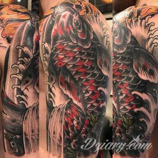 Tatuaże inspirowane Japonią oddają klimat kraju kwitnącej wiśni. Niepokoją kolorami, relaksują tonacją, pobudzają agresją płynącą wprost z niebezpiecznych oczu japońskich tygrysów. 