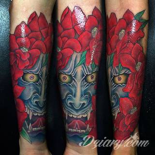 Tatuaże inspirowane Japonią oddają klimat kraju kwitnącej wiśni. Niepokoją kolorami, relaksują tonacją, pobudzają agresją płynącą wprost z niebezpiecznych oczu japońskich tygrysów. 