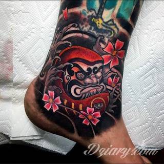 Tatuaże inspirowane Japonią oddają klimat kraju kwitnącej wiśni. Niepokoją kolorami, relaksują tonacją, pobudzają agresją płynącą wprost z niebezpiecznych oczu japońskich tygrysów. 