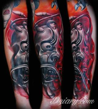 Tatuaże inspirowane Japonią oddają klimat kraju kwitnącej wiśni. Niepokoją kolorami, relaksują tonacją, pobudzają agresją płynącą wprost z niebezpiecznych oczu japońskich tygrysów. 