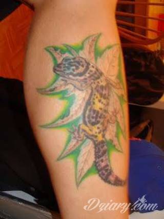 Tatuaże zwierzęce o motywie, który zachwyca od lat. Jaszczurki - groźne, niczym z filmów science fiction jak i te symboliczne - efektownie zdobią skóry mężczyzn i kobiet. Świetnie sprawdzają się m.in. na łopatkach. 