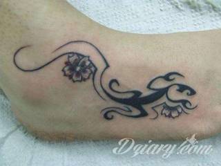 Tatuaże zwierzęce o motywie, który zachwyca od lat. Jaszczurki - groźne, niczym z filmów science fiction jak i te symboliczne - efektownie zdobią skóry mężczyzn i kobiet. Świetnie sprawdzają się m.in. na łopatkach. 