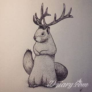 Skomplikowane graficznie projekty tatuaży dla odważnych. Jeleń doskonale pasuje m.in. do podkreślenia karku, ale sprawdzi się też jako symboliczne rozgałęzienie palców dłoni. 