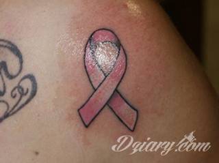 Ciekawe, przyciągające wzrok motywy kokardy to tatuaże, które idealnie pasują do ciała kobiecego. Lekkie, zwiewne, czasami wręcz frywolne - takie formaty wizualnie mogą zauroczyć. 