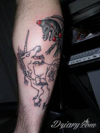 Niezmiennie pożądane i popularne tatuaże o różnorodnym wykorzystaniu motywu konia - zawsze w pędzie, zawsze dynamicznego, zawsze efektownego na skórze. To projekty, które pasują nie tylko do miłośników hippiki. 