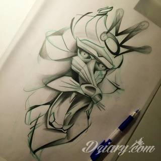 Korona na tatuażach przybiera różnorodne formy. To zarówno projekty skromne i zarysowane subtelnie jak i intensywnie kolorowe nakrycia o fantazyjnych kształtach. Tatuaże wpływające niewątpliwie na pokłady wyobraźni. 