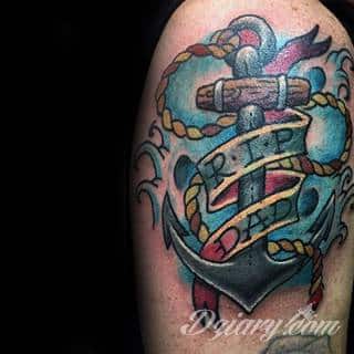 Tatuaże uosabiające wytrwałość, stałość, iście męską twardość i nieustępliwość w działaniu. Kotwica interesująco zdobi przedramiona, ale może być ciekawą grafiką np. na silnej, umięśnionej łydce. 