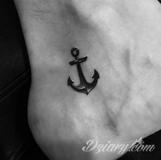 Tatuaże uosabiające wytrwałość, stałość, iście męską twardość i nieustępliwość w działaniu. Kotwica interesująco zdobi przedramiona, ale może być ciekawą grafiką np. na silnej, umięśnionej łydce. 