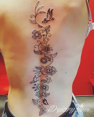 Projekty podkreślające ludzki kręgosłup; naturalne odwzorowanie kręgów jak i fantazyjne linie nawiązujące do smukłości i swoistego rdzenia naszej aktywności. 