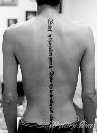 Projekty podkreślające ludzki kręgosłup; naturalne odwzorowanie kręgów jak i fantazyjne linie nawiązujące do smukłości i swoistego rdzenia naszej aktywności. 