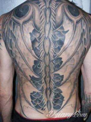 Projekty podkreślające ludzki kręgosłup; naturalne odwzorowanie kręgów jak i fantazyjne linie nawiązujące do smukłości i swoistego rdzenia naszej aktywności. 