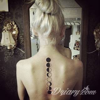 Projekty podkreślające ludzki kręgosłup; naturalne odwzorowanie kręgów jak i fantazyjne linie nawiązujące do smukłości i swoistego rdzenia naszej aktywności. 