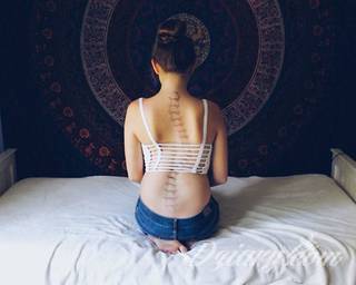 Projekty podkreślające ludzki kręgosłup; naturalne odwzorowanie kręgów jak i fantazyjne linie nawiązujące do smukłości i swoistego rdzenia naszej aktywności. 