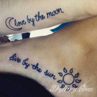 Kobiece łopatki, męskie kolano, a nawet silne przedramię - lokalizacji na tatuaż księżycowy jest sporo. Różnorodność uniwersalnych formatów graficznych daje pod tym względem wyjątkowe możliwości.