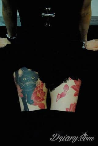 Cisza, spokój, harmonia - to przekaz płynący bezpośrednio z tatuaży eksponujących kwiat lotosu. Szczególnie intrygujące są ich duże warianty zajmujące np. większość kobiecych pleców. 