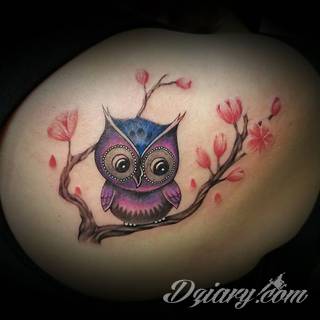 Dwa niewielkie owoce, rozbudowane drzewo zajmujące plecy a może płacząca kolorami wiśnia na łopatce? Każdy z motywów graficznych kwiatu wiśni ma swoją własną specyfikę, którą dopasować można do odbiorcy. 