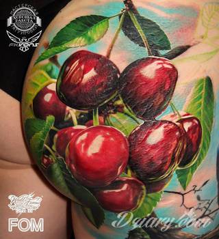 Dwa niewielkie owoce, rozbudowane drzewo zajmujące plecy a może płacząca kolorami wiśnia na łopatce? Każdy z motywów graficznych kwiatu wiśni ma swoją własną specyfikę, którą dopasować można do odbiorcy. 