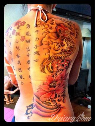 Dwa niewielkie owoce, rozbudowane drzewo zajmujące plecy a może płacząca kolorami wiśnia na łopatce? Każdy z motywów graficznych kwiatu wiśni ma swoją własną specyfikę, którą dopasować można do odbiorcy. 