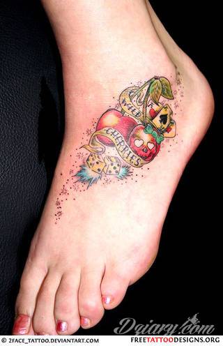 Dwa niewielkie owoce, rozbudowane drzewo zajmujące plecy a może płacząca kolorami wiśnia na łopatce? Każdy z motywów graficznych kwiatu wiśni ma swoją własną specyfikę, którą dopasować można do odbiorcy. 