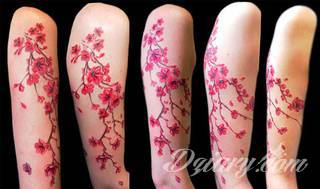 Dwa niewielkie owoce, rozbudowane drzewo zajmujące plecy a może płacząca kolorami wiśnia na łopatce? Każdy z motywów graficznych kwiatu wiśni ma swoją własną specyfikę, którą dopasować można do odbiorcy. 