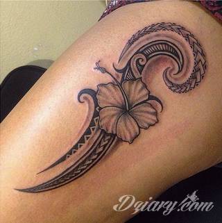 Motyw tatuażowych kwiatów to jeden z popularniejszych formatów tatuaży. Nie ogranicza się wyłącznie do mnogości kolorów. Tatuaż z kwiatami to także organiczna, sucha forma o ciekawej estetyce. 