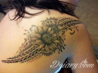 Motyw tatuażowych kwiatów to jeden z popularniejszych formatów tatuaży. Nie ogranicza się wyłącznie do mnogości kolorów. Tatuaż z kwiatami to także organiczna, sucha forma o ciekawej estetyce. 