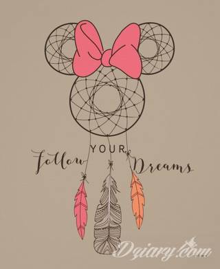 Łapacz snów - z ang. dreamcatcher - to jeden z popularniejszych motywów wśród osób ceniących sobie niebanalność o oryginalność formy. Łączy kursywę oraz rozbudowane grafiki. 