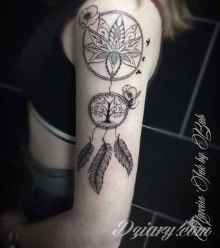 Łapacz snów - z ang. dreamcatcher - to jeden z popularniejszych motywów wśród osób ceniących sobie niebanalność o oryginalność formy. Łączy kursywę oraz rozbudowane grafiki. 