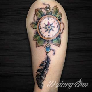 Łapacz snów - z ang. dreamcatcher - to jeden z popularniejszych motywów wśród osób ceniących sobie niebanalność o oryginalność formy. Łączy kursywę oraz rozbudowane grafiki. 