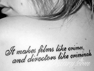 Łapacz snów - z ang. dreamcatcher - to jeden z popularniejszych motywów wśród osób ceniących sobie niebanalność o oryginalność formy. Łączy kursywę oraz rozbudowane grafiki. 