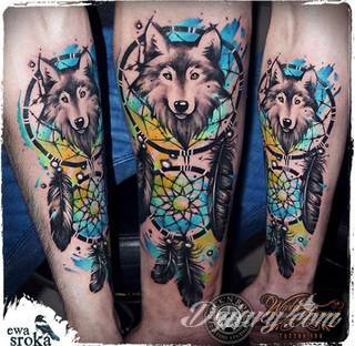 Łapacz snów - z ang. dreamcatcher - to jeden z popularniejszych motywów wśród osób ceniących sobie niebanalność o oryginalność formy. Łączy kursywę oraz rozbudowane grafiki. 