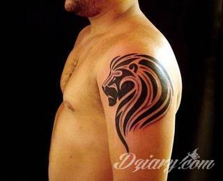 Prosta kreska, ale i skomplikowana grafika zadziwiająca ilością szczegółów - warianty tatuaży z lwem to szczególnie dużo opcji. Łączy je jedno - płynący z grafiki niepokój i dynamika ruchu. 