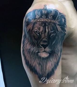 Prosta kreska, ale i skomplikowana grafika zadziwiająca ilością szczegółów - warianty tatuaży z lwem to szczególnie dużo opcji. Łączy je jedno - płynący z grafiki niepokój i dynamika ruchu. 