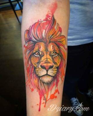 Prosta kreska, ale i skomplikowana grafika zadziwiająca ilością szczegółów - warianty tatuaży z lwem to szczególnie dużo opcji. Łączy je jedno - płynący z grafiki niepokój i dynamika ruchu. 