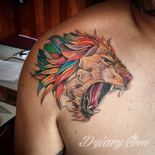 Prosta kreska, ale i skomplikowana grafika zadziwiająca ilością szczegółów - warianty tatuaży z lwem to szczególnie dużo opcji. Łączy je jedno - płynący z grafiki niepokój i dynamika ruchu. 