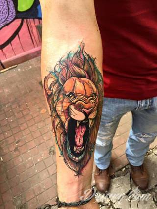 Prosta kreska, ale i skomplikowana grafika zadziwiająca ilością szczegółów - warianty tatuaży z lwem to szczególnie dużo opcji. Łączy je jedno - płynący z grafiki niepokój i dynamika ruchu. 