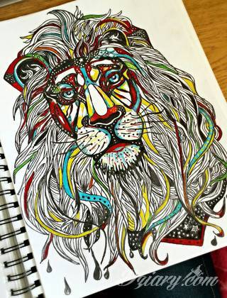 Prosta kreska, ale i skomplikowana grafika zadziwiająca ilością szczegółów - warianty tatuaży z lwem to szczególnie dużo opcji. Łączy je jedno - płynący z grafiki niepokój i dynamika ruchu. 