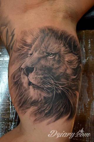 Prosta kreska, ale i skomplikowana grafika zadziwiająca ilością szczegółów - warianty tatuaży z lwem to szczególnie dużo opcji. Łączy je jedno - płynący z grafiki niepokój i dynamika ruchu. 